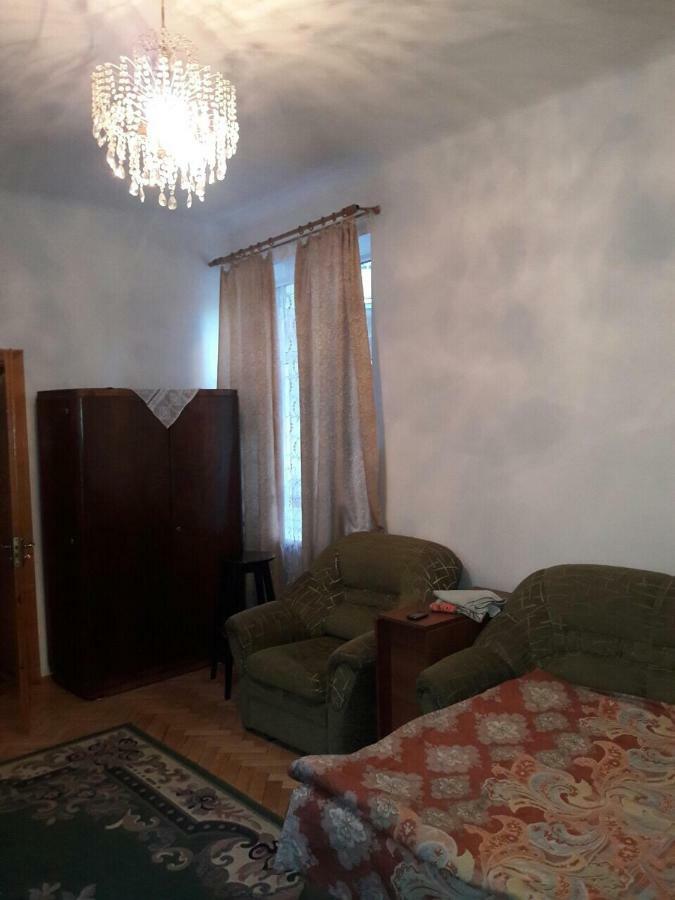 Квартира Між Вокзалом І Центром Lviv Buitenkant foto